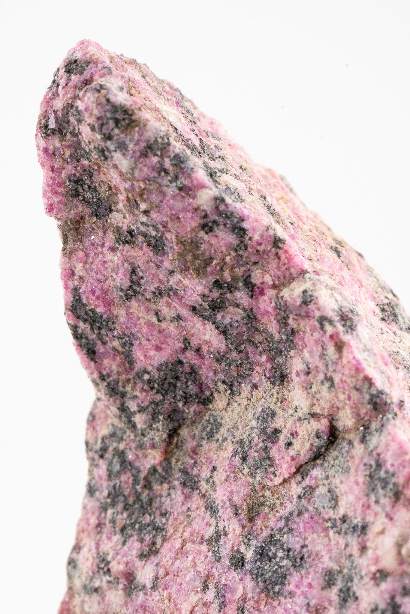 Eudialyte - Ocampo, Coahuila, Mexico - UV Reactive