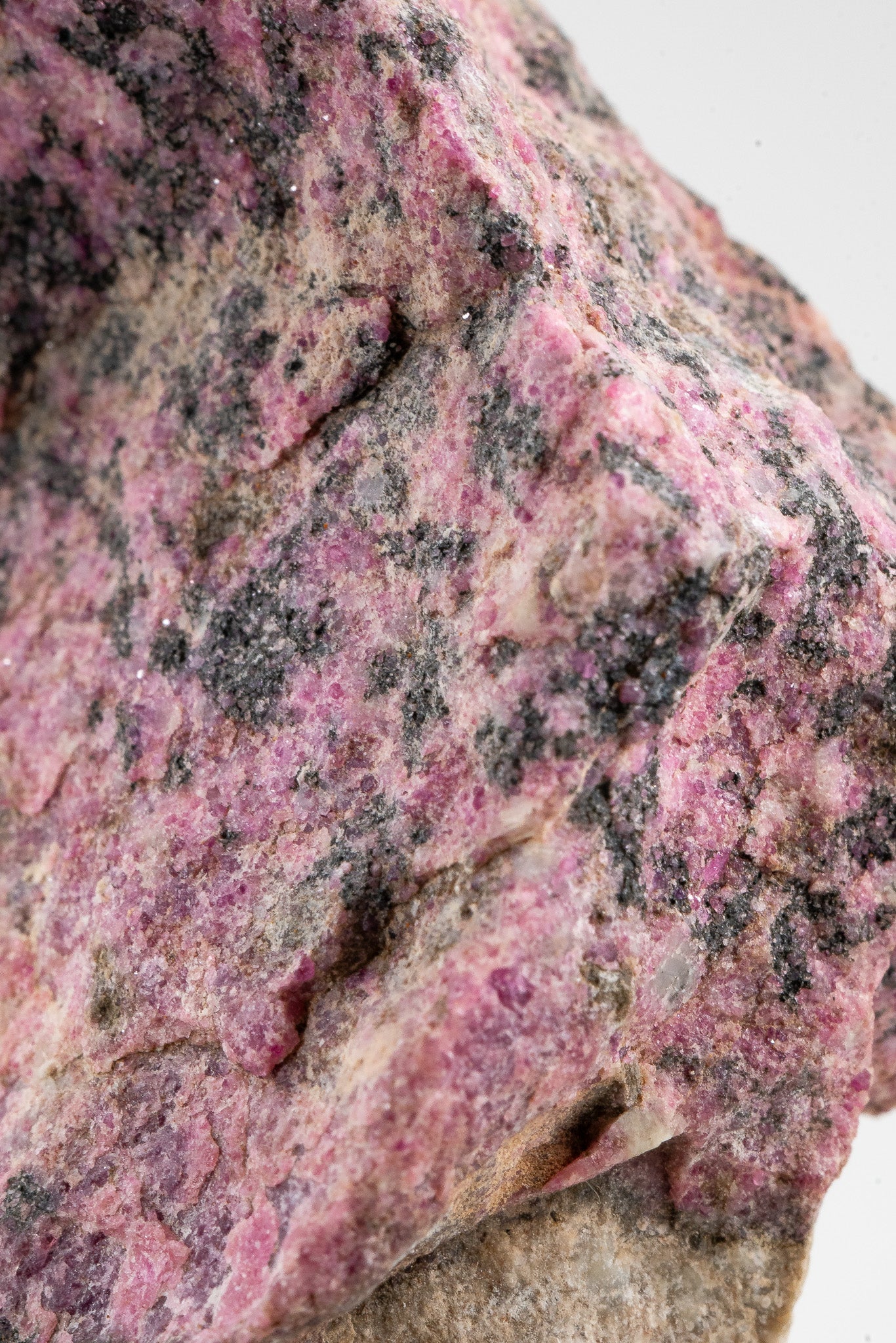 Eudialyte - Ocampo, Coahuila, Mexico - UV Reactive