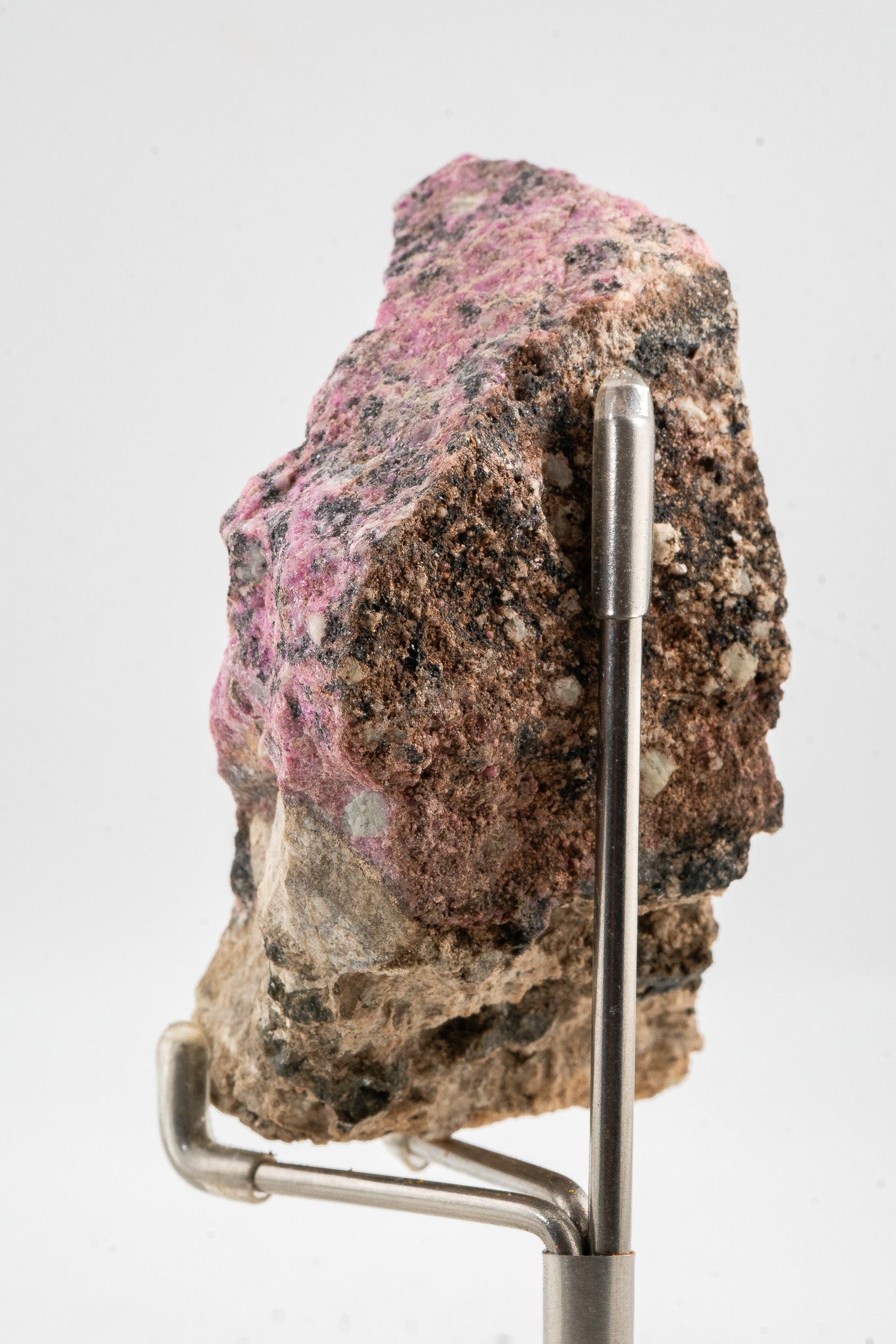 Eudialyte - Ocampo, Coahuila, Mexico - UV Reactive