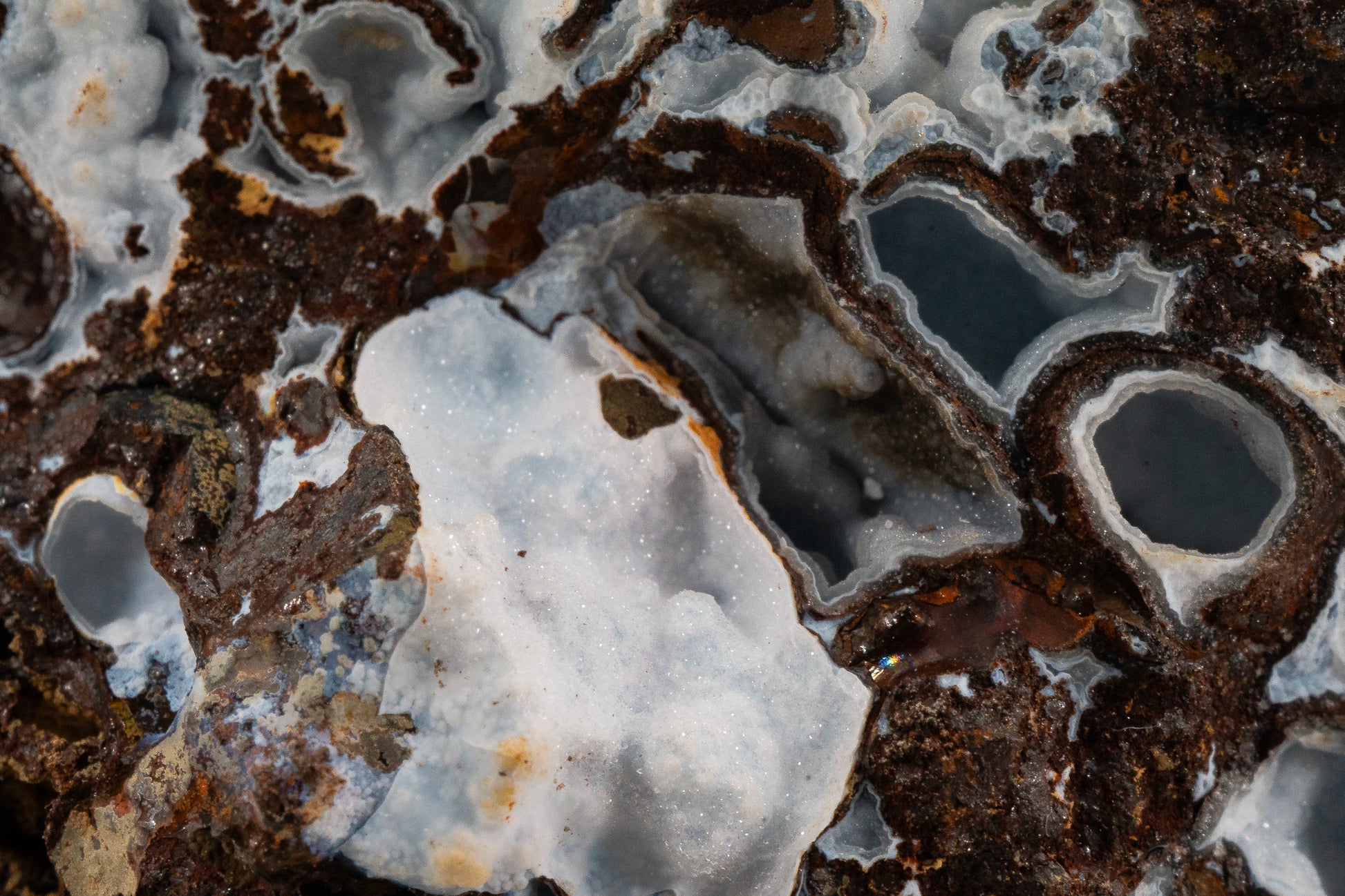Quartz var. Chalcedony over Goethite - Zimapan, Hidalgo, Mexico