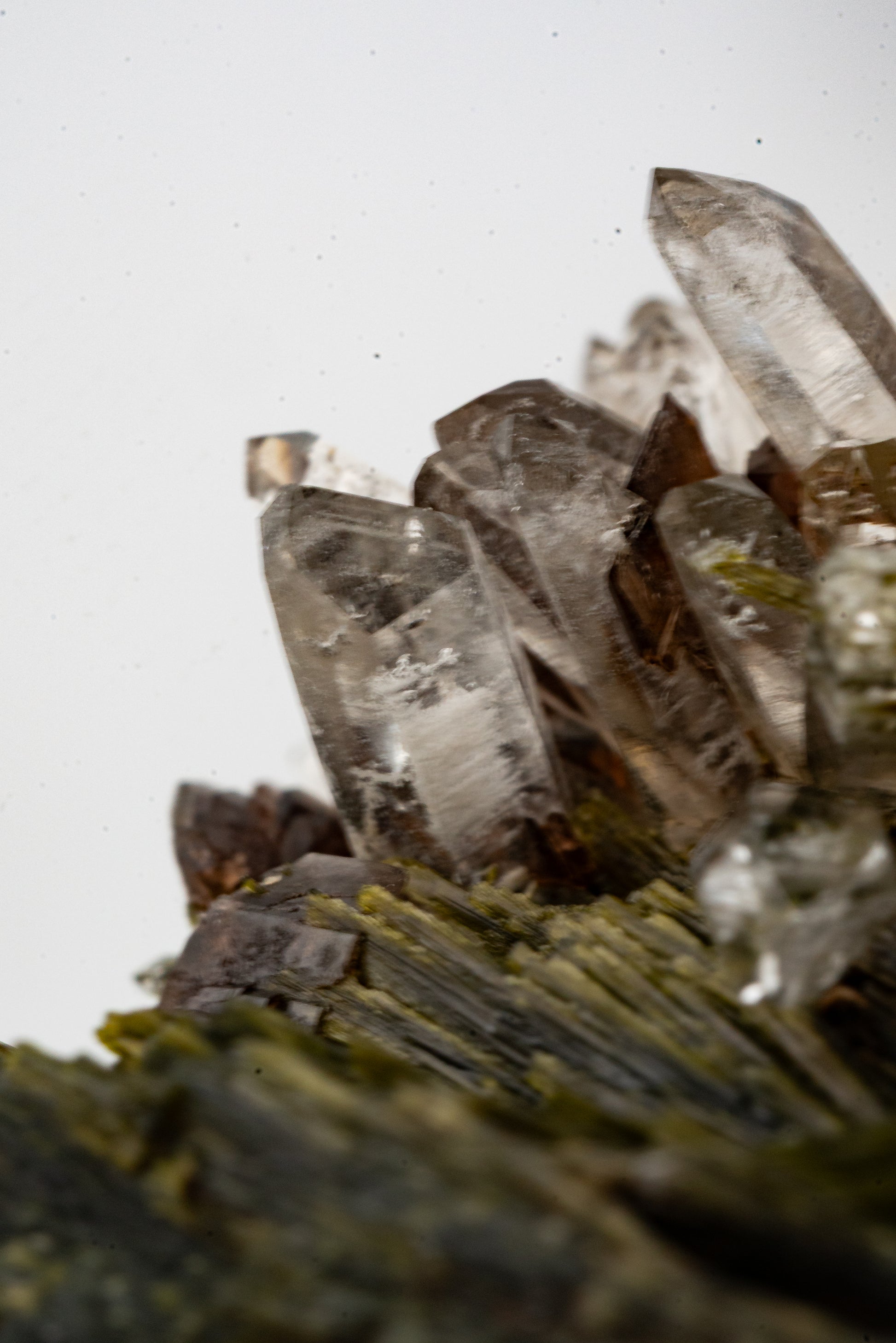 Epidote, Quartz, Axinte -  Cullhuay, Peru