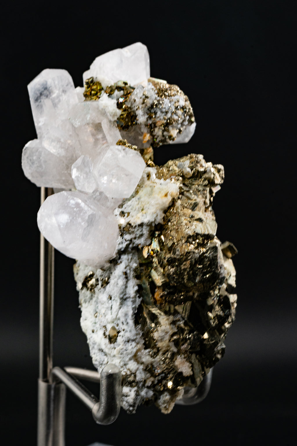 Calcite Var. Mangano, Pyrite- Huanzala, Peru - UV Reactive