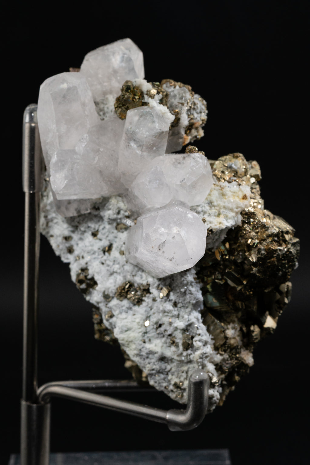 Calcite Var. Mangano, Pyrite- Huanzala, Peru - UV Reactive