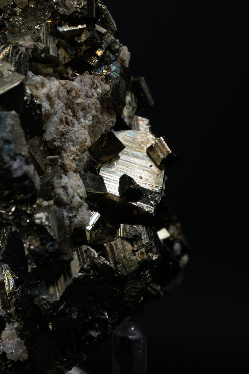 Calcite Var. Mangano, Pyrite- Huanzala, Peru - UV Reactive