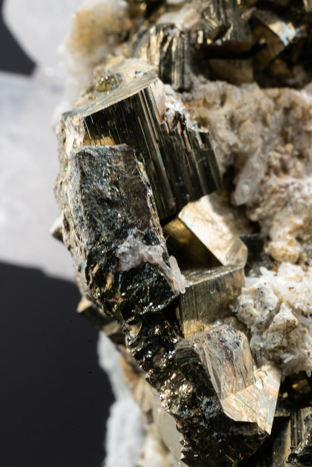 Calcite Var. Mangano, Pyrite- Huanzala, Peru - UV Reactive