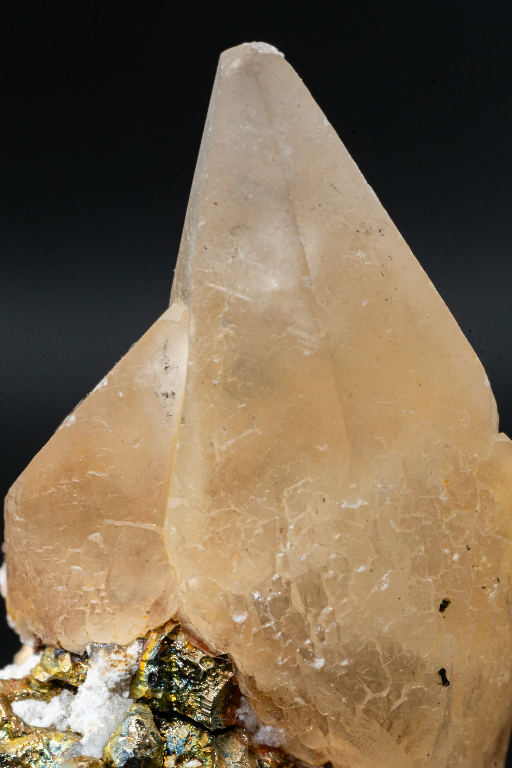 Calcite, Pyrite, - Huanzala, Peru - UV Reactive