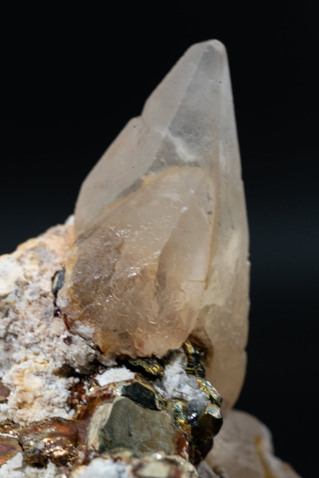 Calcite, Pyrite, - Huanzala, Peru - UV Reactive