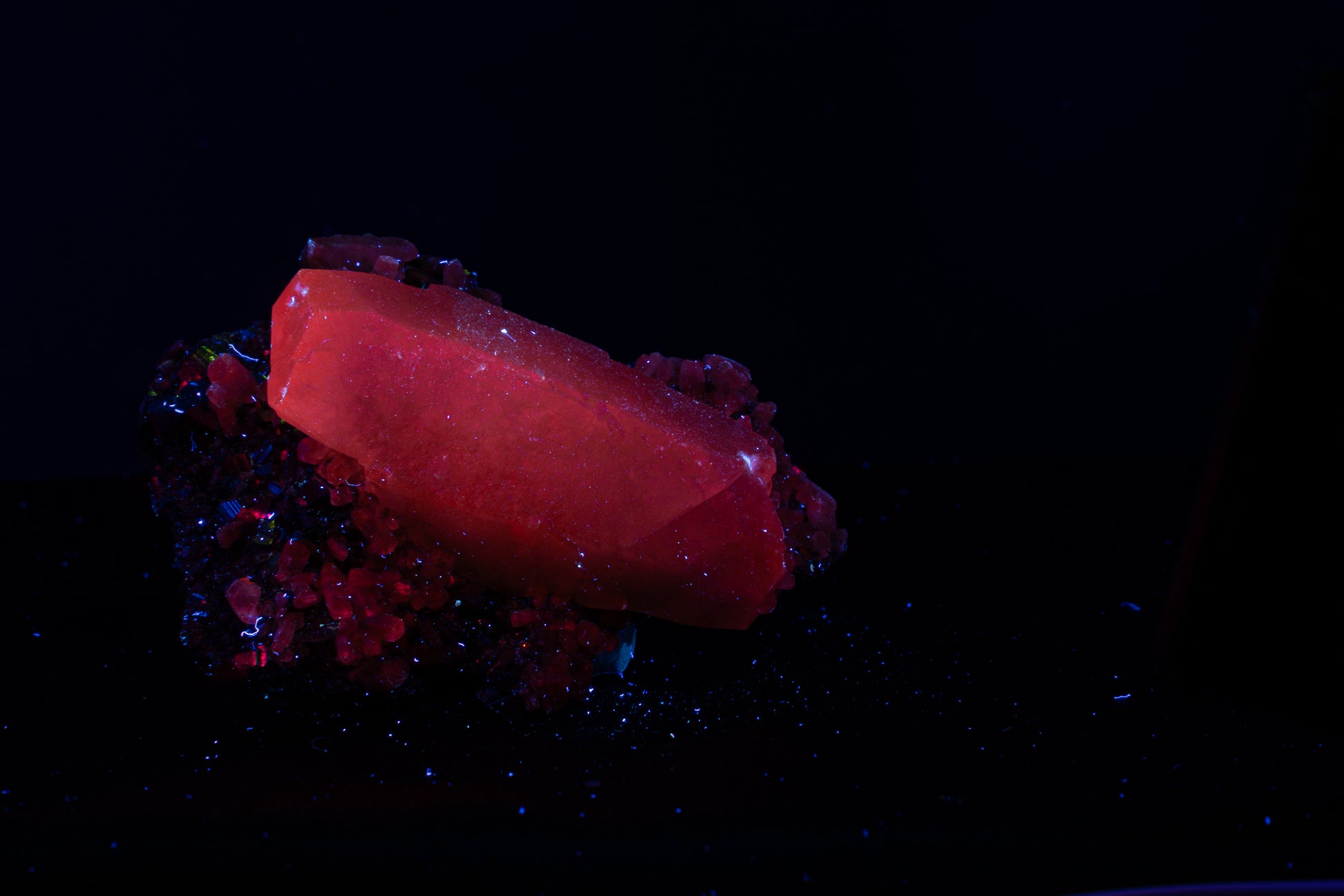 Calcite Var. Mangano, Pyrite, Quartz - Huanzala, Peru - UV Reactive