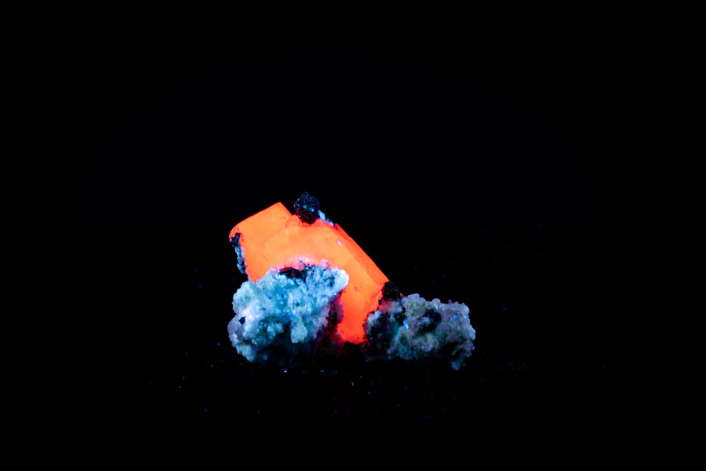 Calcite Var. Mangano, Pyrite - Huanzala, Peru - UV Reactive