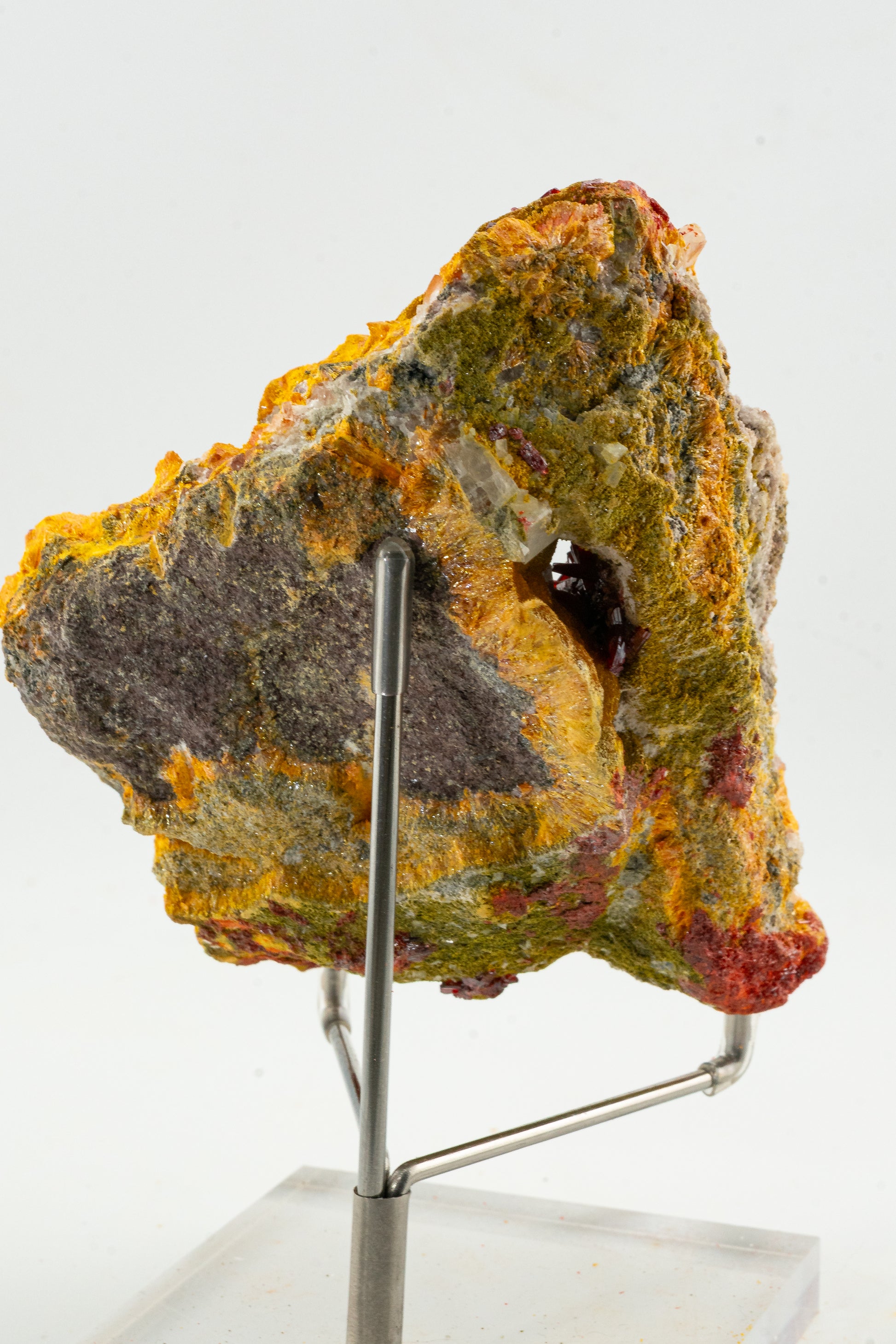Orpiment, Realgar, Barite, - Quiruvilca Mine, Peru