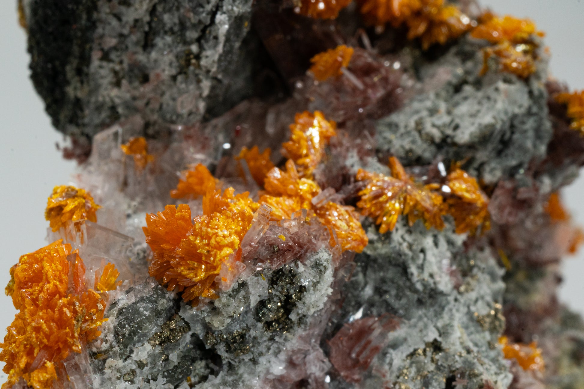 Orpiment, Realgar, Barite, - Quiruvilca Mine, Peru