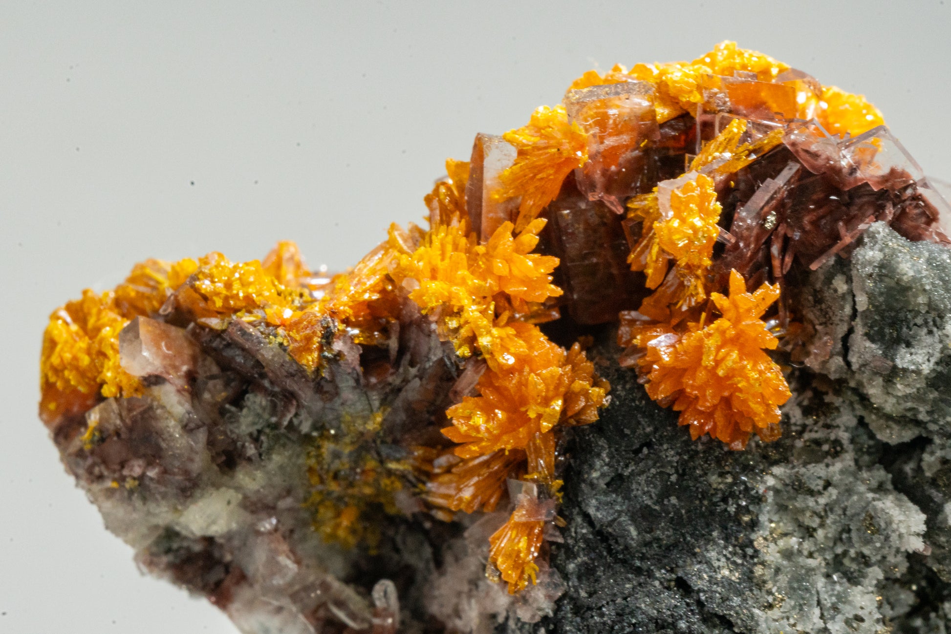 Orpiment, Realgar, Barite, - Quiruvilca Mine, Peru