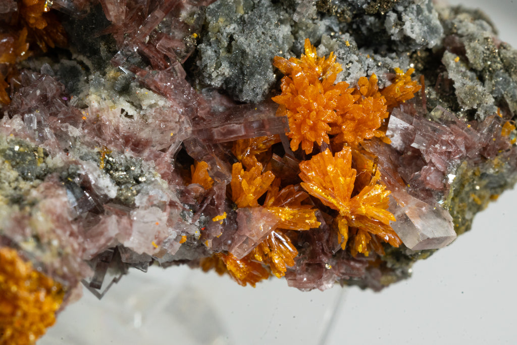 Orpiment, Realgar, Barite, - Quiruvilca Mine, Peru