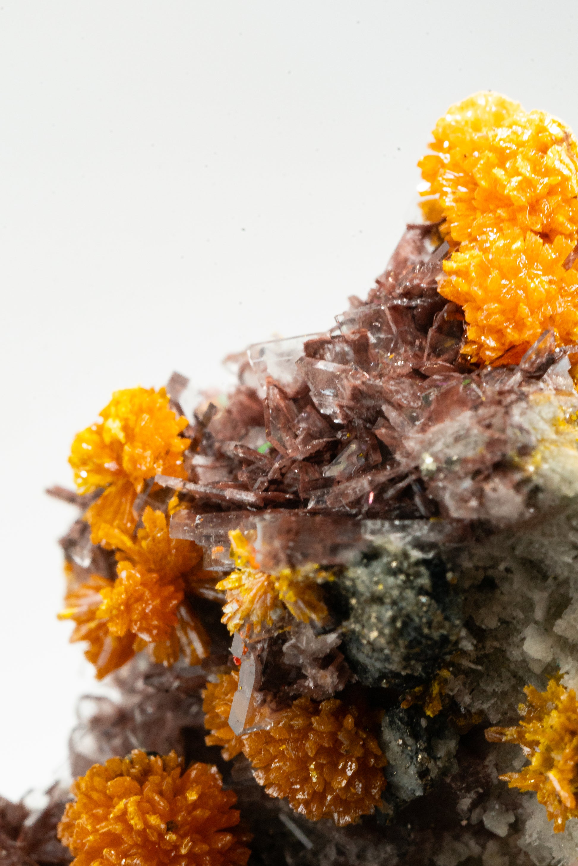 Orpiment, Realgar, Barite, - Quiruvilca Mine, Peru